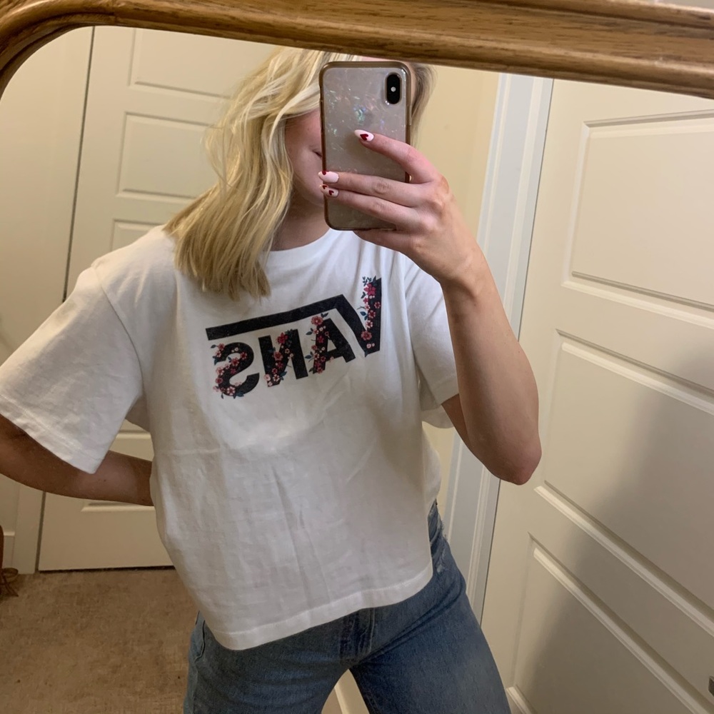Vans Boxy Cropped Tee Size Medium!